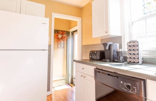 Northampton House | Spacious 4BR Townhome Near Park & Parking