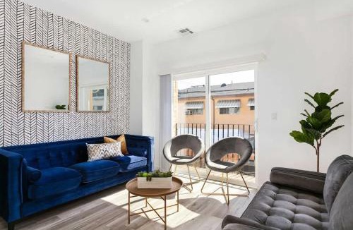 Westlake House | Spacious 4BR Townhouse with Free Parking Near DTLA