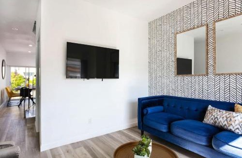 Westlake House | Spacious 4BR Townhouse with Free Parking Near DTLA