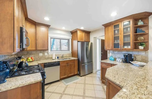 Arlington Heights House | Spacious 4BR Arlington Heights Retreat - Modern & Comfortable