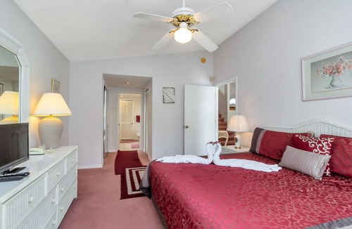 Lindfields Villa | Spacious 4BR Villa with Lake Views and Heated Pool