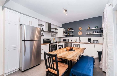 Mercier-Hochelaga-Maisonneuve Apartment | Spacious 4BR w/Parking & Metro