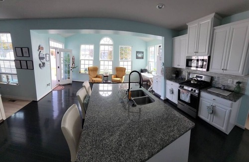 Bennsville House | Spacious 4BR w/TVs in Room + Patio/Free Parking