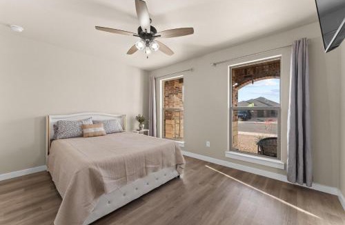Midland House | Spacious 4BR West Texas Home Sleeps 8 Hot Tub Spa