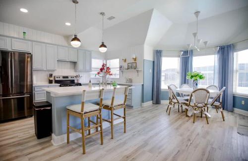 Royse City House | Spacious 4BR with Pool and Grill - Near Lakes and Harbor