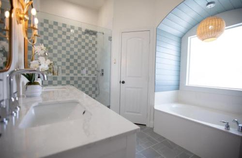 Royse City House | Spacious 4BR with Pool and Grill - Near Lakes and Harbor
