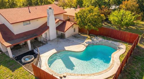 Medical Center District House | Spacious 4BR with Private Pool, Near Six Flags