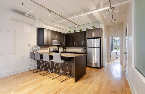 Milton Park Apartment | Spacious 4BR1B Chic Retreat in the Plateau
