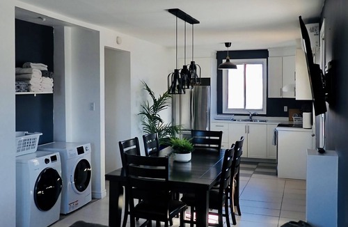 De Lorimier Apartment | Spacious 4BRs/2Baths with private parking and patio!