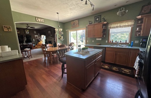 Butte Des Morts House | Spacious 5-bdrm house with WiFi, fitness room in amazing Oshkosh great for EAA!