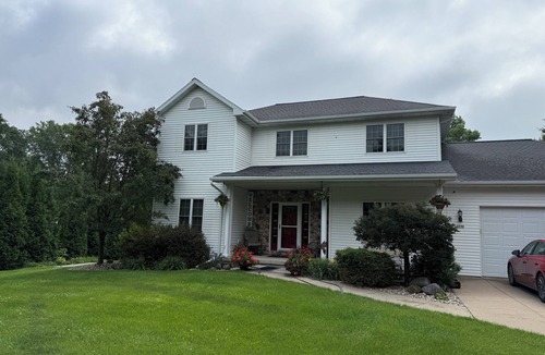 Butte Des Morts House | Spacious 5-bdrm house with WiFi, fitness room in amazing Oshkosh great for EAA!