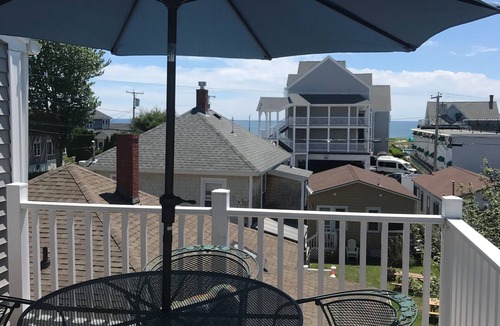 Ocean Park House | Spacious 5 Bedroom A Block from the Beach