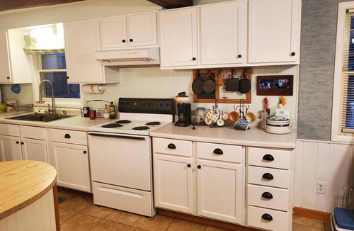Effingham Cottage | Spacious 5 Bed 2 Bath Sleeps 10nBook before Apri 30 3 nights 4th 1/2 off