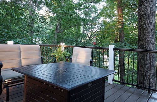 Effingham Cottage | Spacious 5 Bed 2 Bath Sleeps 10nBook before Apri 30 3 nights 4th 1/2 off