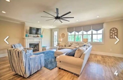 Iuka House | Spacious 5-bed/5 bath home with river view.