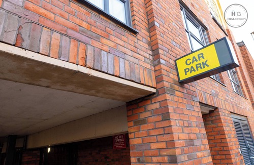 Bordesley Apartment | Spacious 5-Bed Apartment for Groups · Free Parking