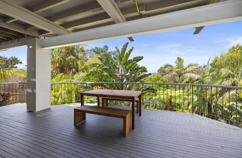 Whale Beach House | Spacious 5-Bed Beach House with Ocean View