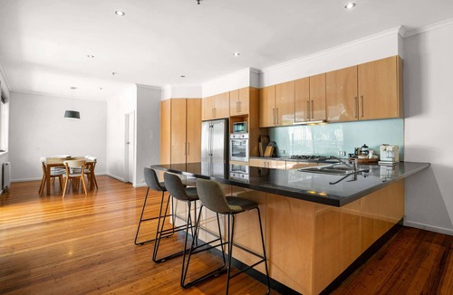 Glen Iris House | Spacious 5-Bed Home with Pool in Glen Iris