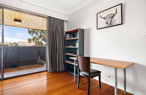 Glen Iris House | Spacious 5-Bed Home with Pool in Glen Iris