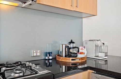 Glen Iris Apartment | Spacious 5-Bed Home with Pool in Glen Iris