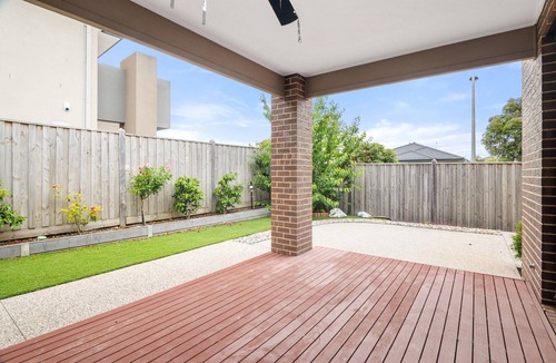 Point Cook Apartment | Spacious 5-Bed Home in Peaceful Point Cook