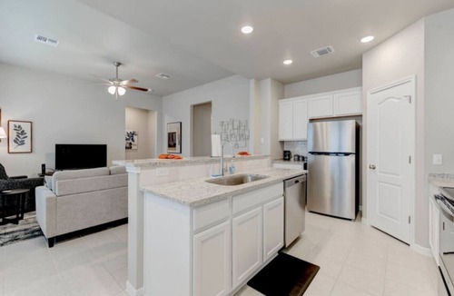 Troy House | Spacious 5-Bed Retreat in Troy