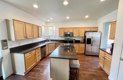 Newberg House | Spacious 5-Bed Retreat w/Firepit, Pet-Friendly & Updated Interiors!