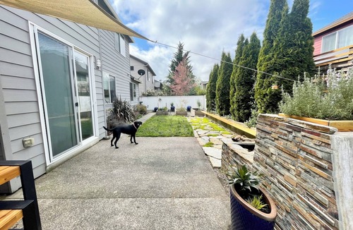 Newberg House | Spacious 5-Bed Retreat w/Firepit, Pet-Friendly & Updated Interiors!