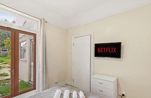 Chatham House | Spacious 5-Bed TownHouse-Parking-Wifi