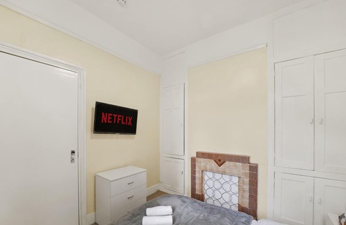 Chatham House | Spacious 5-Bed TownHouse-Parking-Wifi