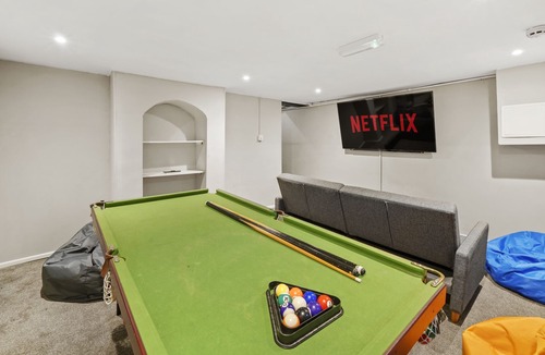 Chatham House | Spacious 5-Bed TownHouse-Parking-Wifi