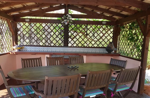 La Florida Villa | Spacious 5 bed villa with pool, private parking, local to amenities, free WIFI