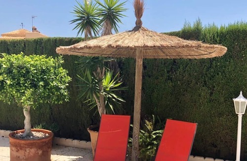 La Florida Villa | Spacious 5 bed villa with pool, private parking, local to amenities, free WIFI