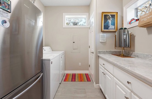 Nantucket House | Spacious 5-bedroom house with pool, fenced yard for pets, in College Station