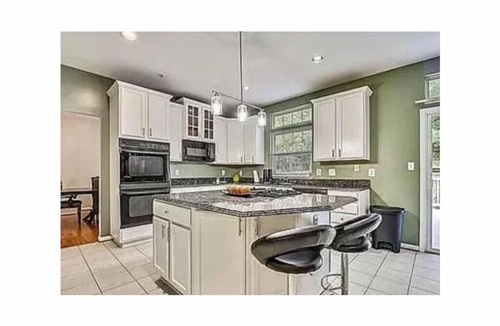 Friendly House | Spacious 5-bedroom house in tranquil Fort Washington with AC