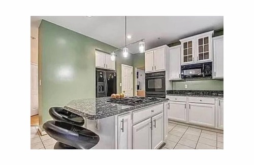 Friendly House | Spacious 5-bedroom house in tranquil Fort Washington with AC