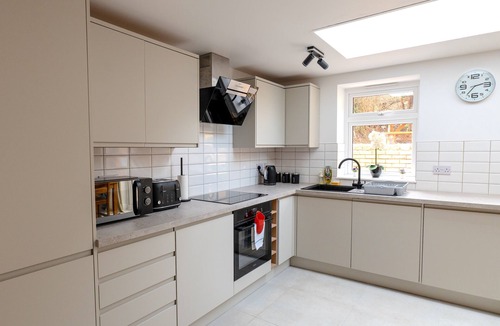 Sheffield House | Spacious 5-Bedroom House