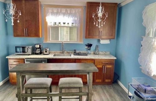 Maple Heights House | Spacious 5-bedroom house in Maple Heights