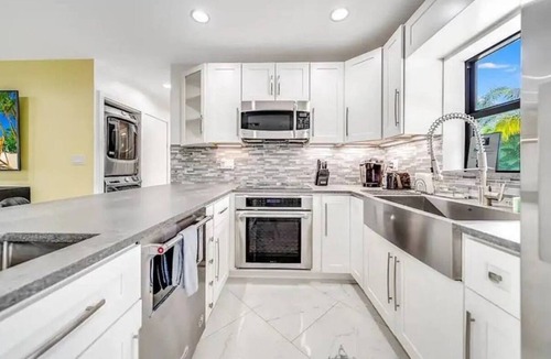 Wilton Manors House | Spacious 5-bedroom house with WiFi and AC in charming Wilton Manors