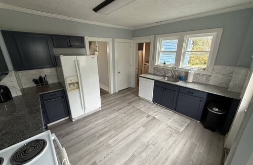 Cortland House | Spacious 5-bedroom 2 bath Home Conveniently Located and newly renovated!