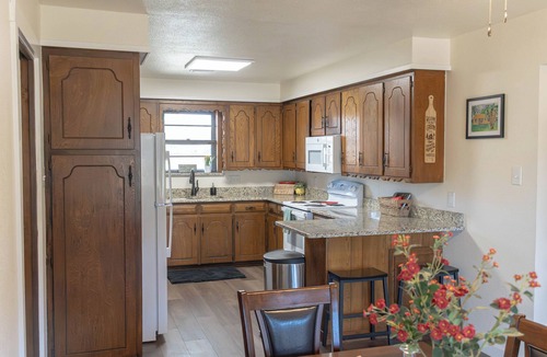 Muenster House | Spacious 5-bedroom, 2-bath retreat that comfortably hosts up to 12 guests. Unwind along Dry Elm Creek, soak in the wide-open skies, and explore nearby Muenster—home to charming local dining, 4R Ranch Vineyards, and Turtle Hill Golf Course.