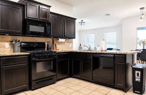 Crowley House | Spacious 5-bedroom, 2-bath home in Crowley, perfect for families and groups. Sleeps up to 10 with comfortable living areas and a full kitchen. Located minutes from Fort Worth, offering easy access to dining, shopping, and attractions.
