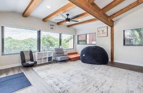 Marshall Ford Vista House | Spacious 5-bedroom, 4 Bath home: Pool, AC, WiFi ,and more near fabulous Austin.