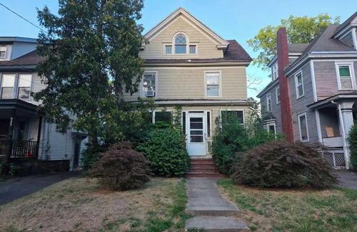 Eastside House | Spacious 5-bedroom all King and Queen beds. SU/Westcott center