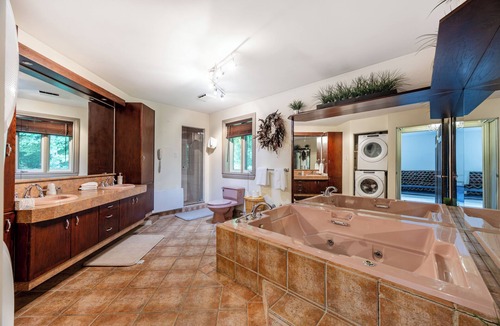 Piedmont Apartment | Spacious 5 Bedroom Apartment near Saint-Sauveur
