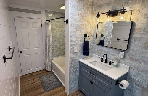 Cortland Apartment | Spacious 5-bedroom apartment in Cortland