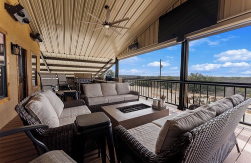 Bangs House | Spacious 5-bedroom barndo with WiFi, luxurious amenities, located near Bangs, TX
