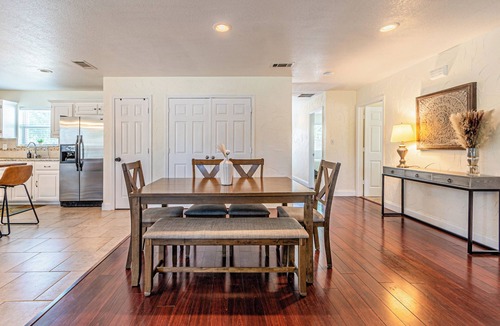 McKinney House | Spacious 5-bedroom bungalow in charming McKinney with huge parking space