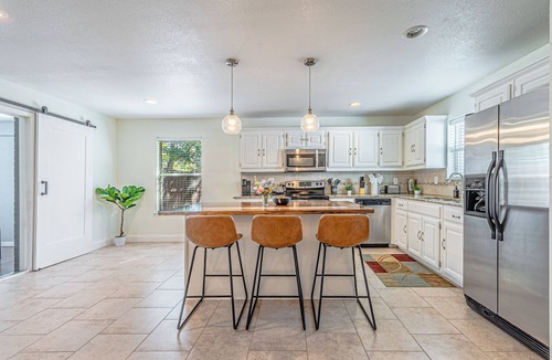 McKinney House | Spacious 5-bedroom bungalow in charming McKinney with huge parking space