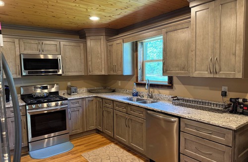 Duff Cabin | Spacious 5-bedroom cabin in enchanting LaFollette up on McCloud Mountain